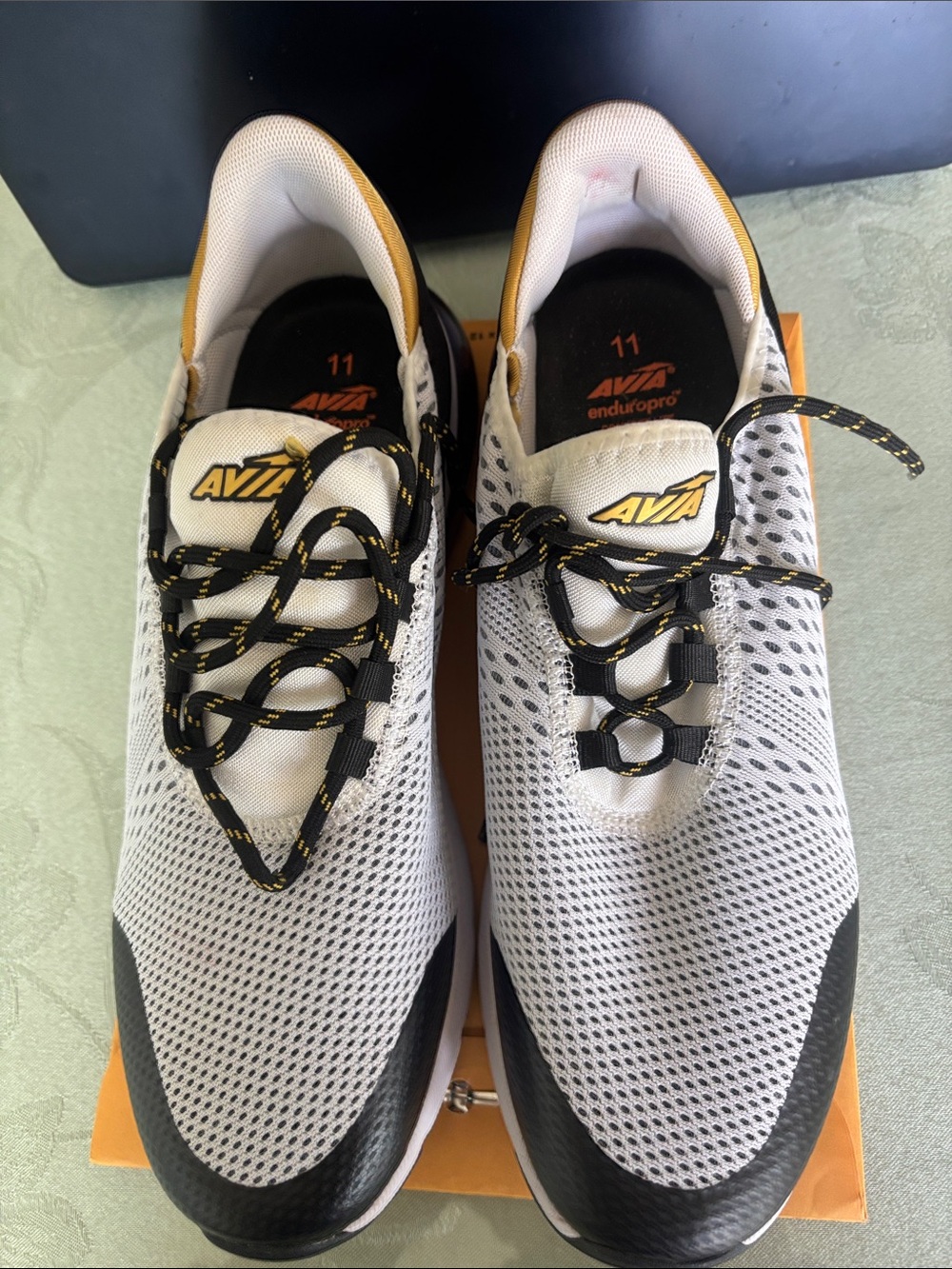 Men's     Avía O2 Air White and Black Sneakers Running Shoes